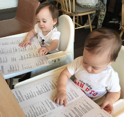 可爱的龙凤胎图儿童gif搞笑图片