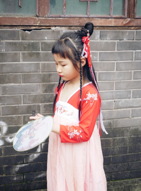 小女孩古装造型图儿童gif搞笑图片