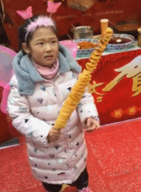 熊孩子吃东西的搞笑动图儿童gif搞笑图片