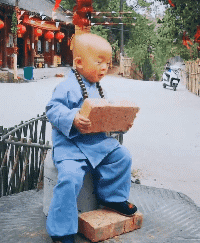 小孩子cos和尚的动图儿童gif搞笑图片