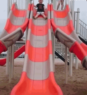 小孩子玩滑梯的的搞笑动图儿童gif搞笑图片