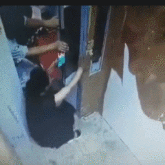 熊孩子作死的动态图儿童gif搞笑图片