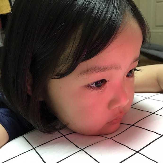 权律二大脸的照片儿童gif搞笑图片