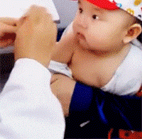 小孩子打针大哭的动图儿童gif搞笑图片