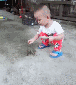 熊孩子可爱搞笑的温馨瞬间动态图儿童gif搞笑图片