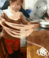 小熊孩子做家务煮饭的动图儿童gif搞笑图片