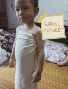 爸爸跟妈妈带小孩子的搞笑对比图片儿童gif搞笑图片