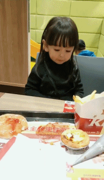 可爱高颜值小女孩卖萌GIF动图儿童gif搞笑图片