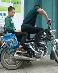 熊孩子坑爹的搞笑GIF动图儿童gif搞笑图片