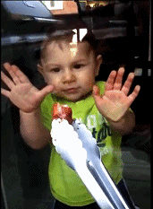 用美食恶搞熊孩子的搞笑动图儿童gif搞笑图片