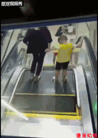 熊孩子作死的GIF动图儿童gif搞笑图片