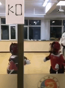 熊孩子练习跆拳道的GIF动态图儿童gif搞笑图片