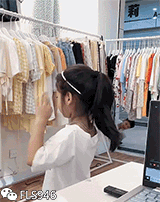 小学生暗恋偷看美女的搞笑动图儿童gif搞笑图片