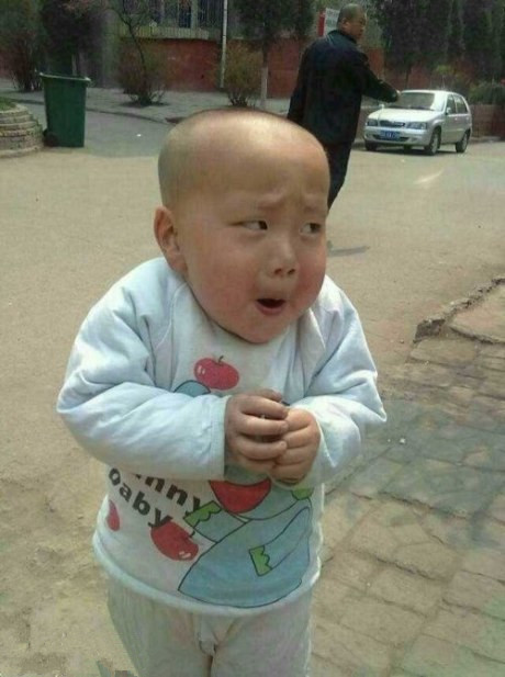 怎么就感觉这小朋友的表情这么逗儿童gif搞笑图片