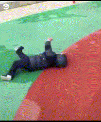 哎！你别走呀！看我的儿童gif搞笑图片