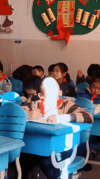 孩子你是胜利之光吗儿童gif搞笑图片