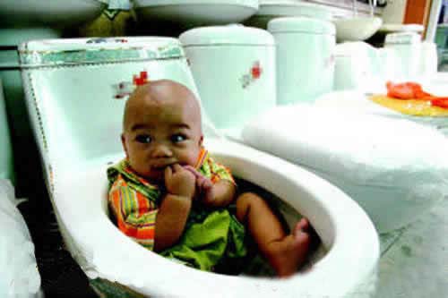 孩子你其实是从厕所捡来的儿童gif搞笑图片