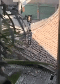 过年了管好自家的孩子儿童gif搞笑图片