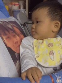 总感觉后面有人盯着我！！儿童gif搞笑图片