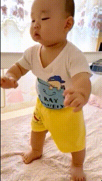 勇敢踏出第一步太难了儿童gif搞笑图片