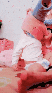 怀疑这孩子不是亲生的儿童gif搞笑图片