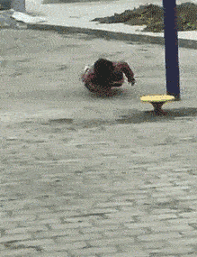 天旋地转，站起来六亲不认儿童gif搞笑图片