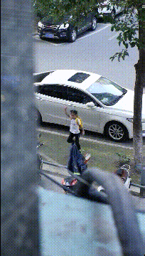 英雄出少年，这位少年一定不负众望儿童gif搞笑图片