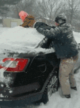 下雪了带孩子出来玩儿童gif搞笑图片