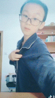 小伙子的女装很有前途呀儿童gif搞笑图片