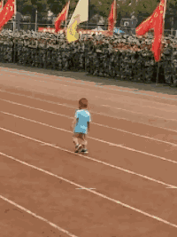 小朋友：同志们好，同志们辛苦了儿童gif搞笑图片