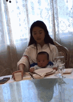 小宝宝：叫你不给我喝儿童gif搞笑图片