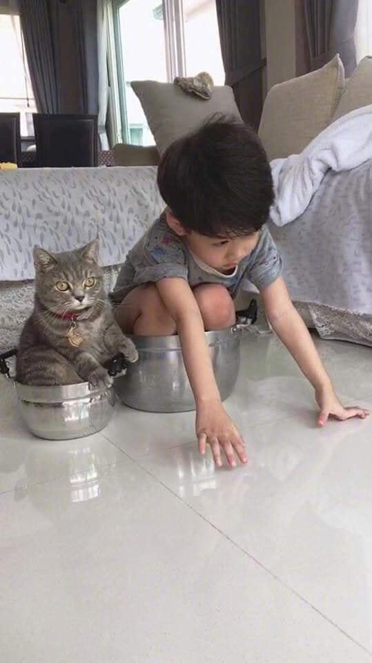 被可爱狙击到！儿童gif搞笑图片