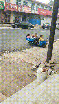 论有车的重要性儿童gif搞笑图片