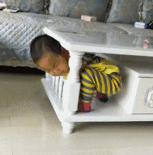 孩子：来的时候好好的，回不去了，嘤嘤嘤儿童gif搞笑图片