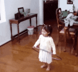 只要我够快，呼啦圈就跟不上儿童gif搞笑图片