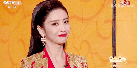 那一晚，佟丽娅迷倒了众人。gif动态gif搞笑图片