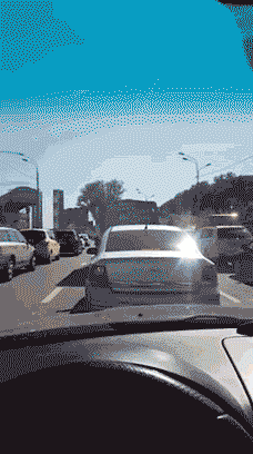 好像发现了什么见不得人的东西gif动态gif搞笑图片