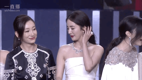 你只看到别人在表面上活得春风得意，却不知道人家在背后也过得也gif动态gif搞笑图片