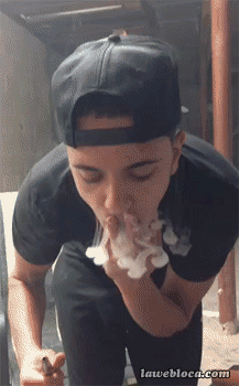 好牛逼的烟圈党gif动态gif搞笑图片