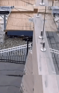 有些人走着走着就没了！！gif动态gif搞笑图片