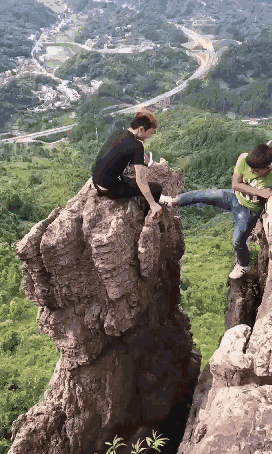 这个视频拍得好呀，但感觉不科学，谁知道这是怎么拍出来的么？我gif动态gif搞笑图片