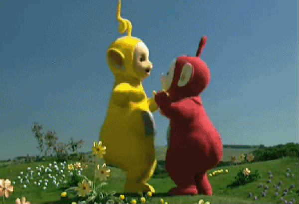 天线宝宝跳起来击掌却被肚子撞倒了gif动态gif搞笑图片