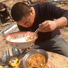 刚从工地，媳妇就给我做好吃的gif动态gif搞笑图片