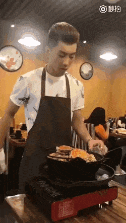 将查克拉聚集在脚下GIF动图gif动态gif搞笑图片