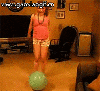 快看看胸被压平没有gif动态gif搞笑图片