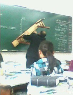 老师的新尺子gif动态gif搞笑图片