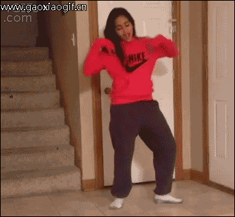 这个故事告诉我们，练舞不要在门口练gif动态gif搞笑图片