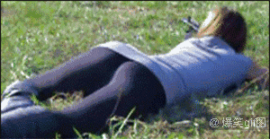 姑娘的屁股好有节奏感gif动态gif搞笑图片