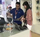 你永远不会知道下一秒你身边人会做什么gif动态gif搞笑图片