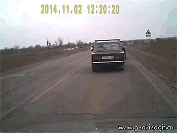 这是忘记了自己才是被拖的那辆车吗gif动态gif搞笑图片